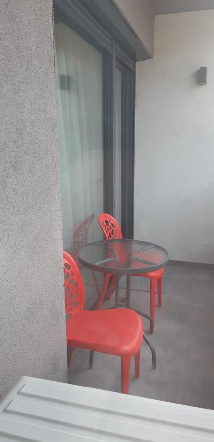 Aqua West Apartment Free Parking- Self Check-In Oradea Bagian luar foto