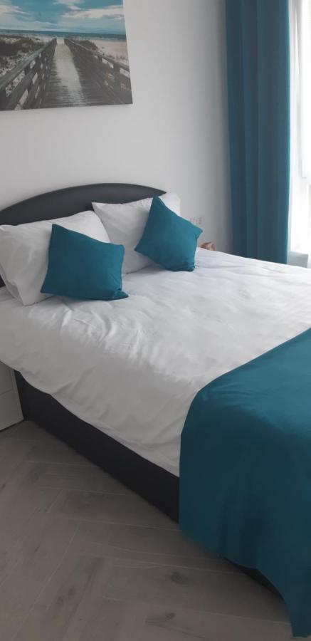 Aqua West Apartment Free Parking- Self Check-In Oradea Bagian luar foto