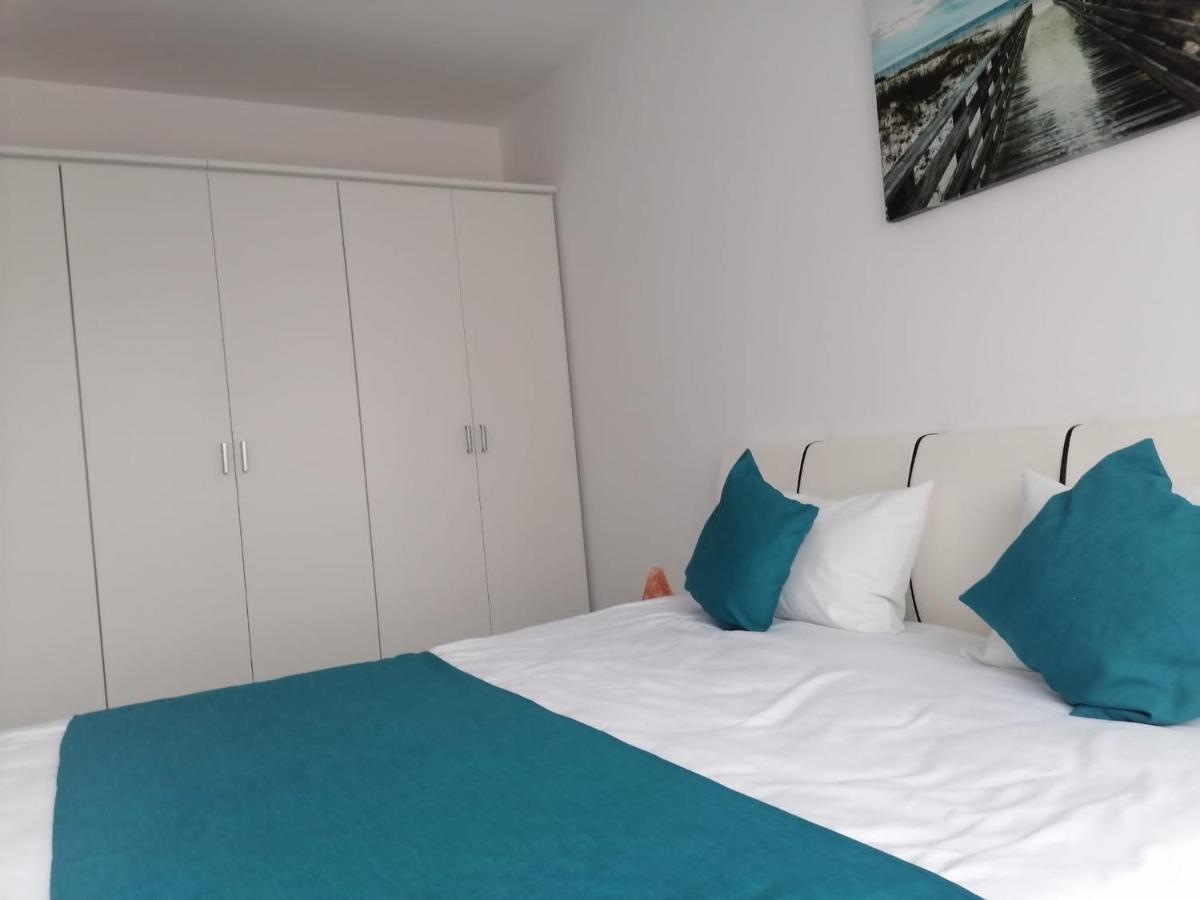 Aqua West Apartment Free Parking- Self Check-In Oradea Bagian luar foto